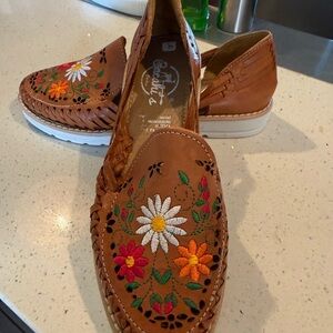 Embroidered Floral Tan Women's Loafers